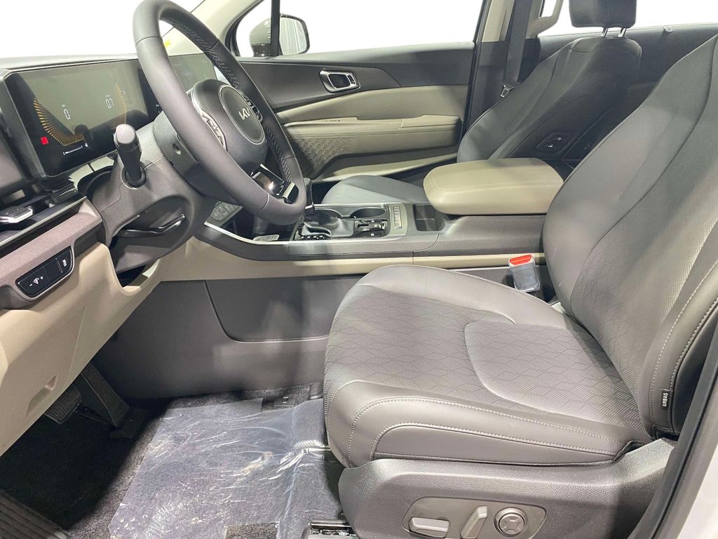 2026 Kia Carnival EX - Ceramic Silver exterior view 14