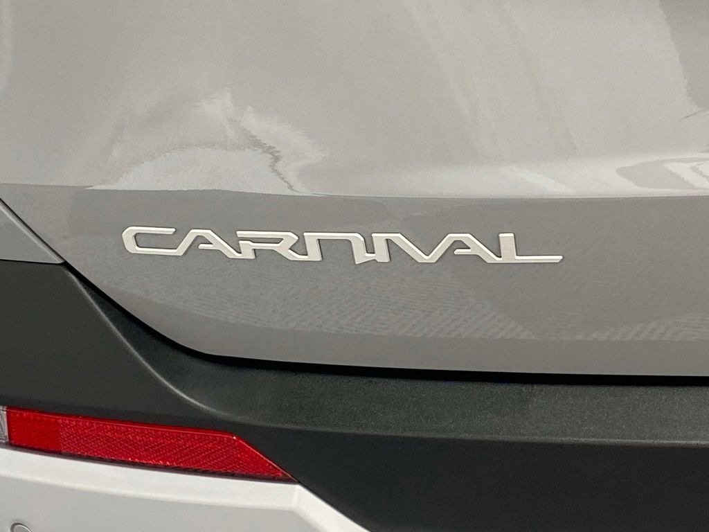 2026 Kia Carnival EX - Ceramic Silver exterior view 8