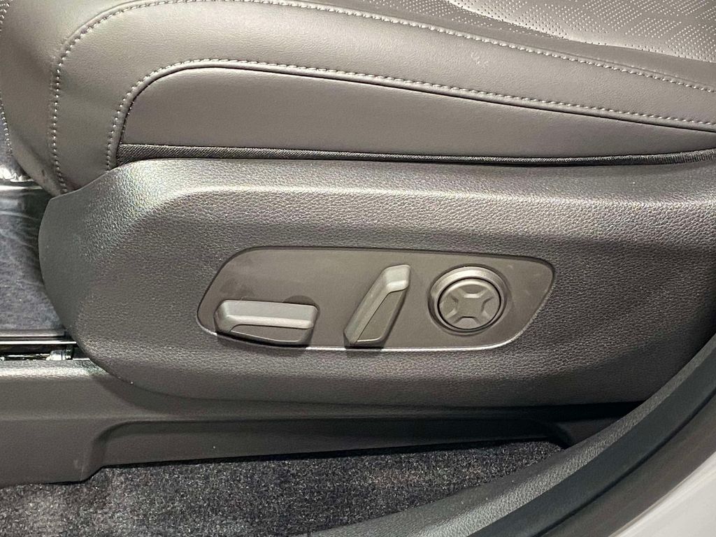 2026 Kia Carnival EX - Ceramic Silver exterior view 16