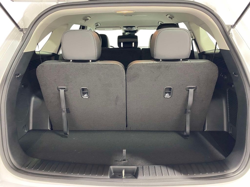 2026 Kia Sorento S - Glacial White exterior view 9