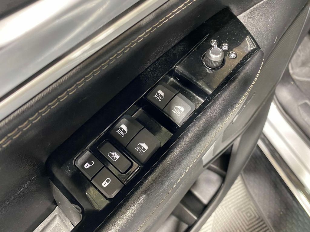 2024 Jeep Wagoneer Series II - Silver Zynith exterior view 19