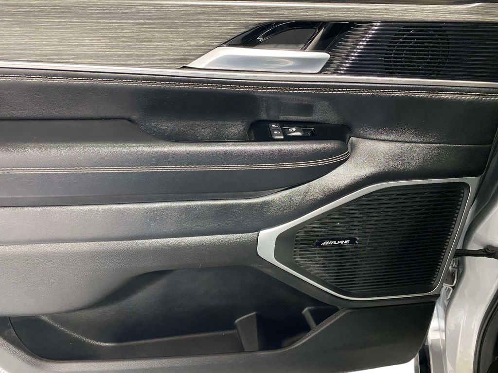 2024 Jeep Wagoneer Series II - Silver Zynith exterior view 14