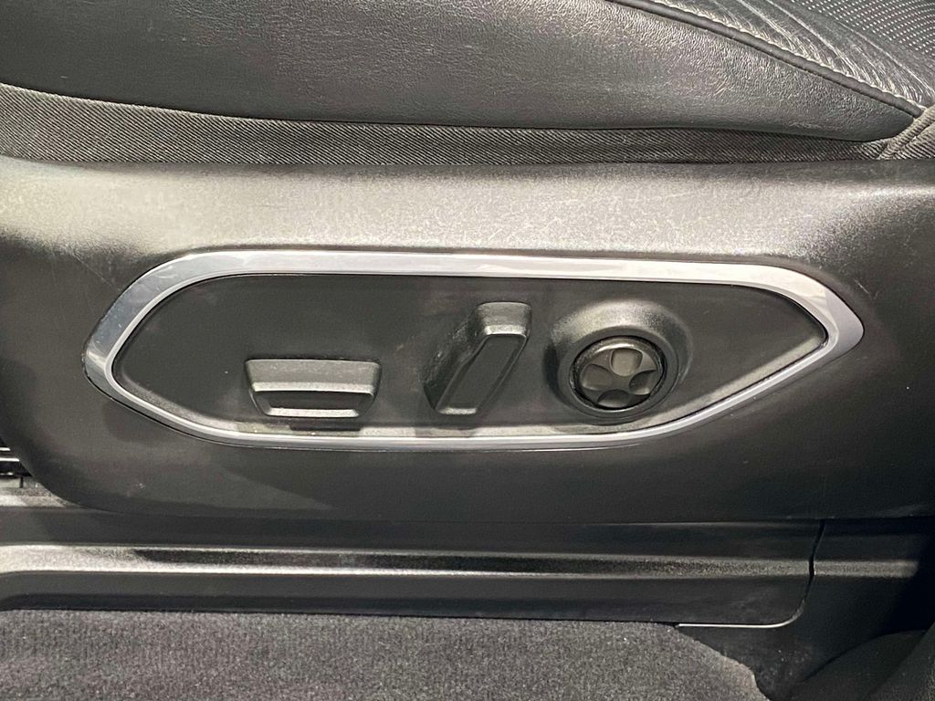 2024 Jeep Wagoneer Series II - Silver Zynith exterior view 17