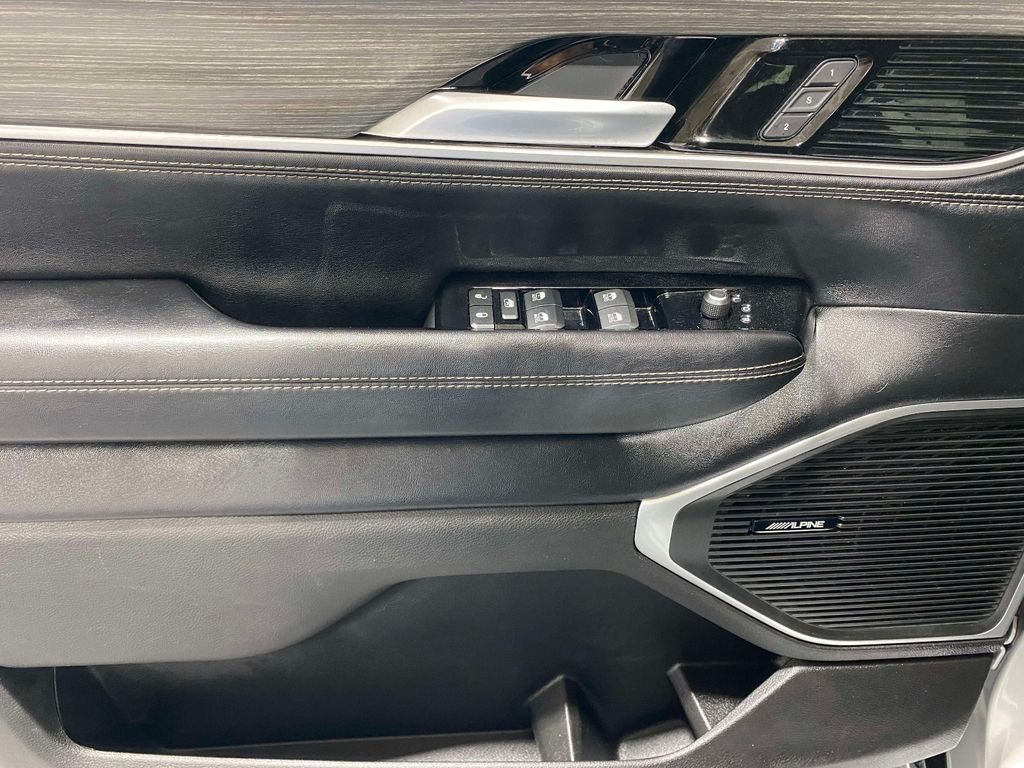 2024 Jeep Wagoneer Series II - Silver Zynith exterior view 18