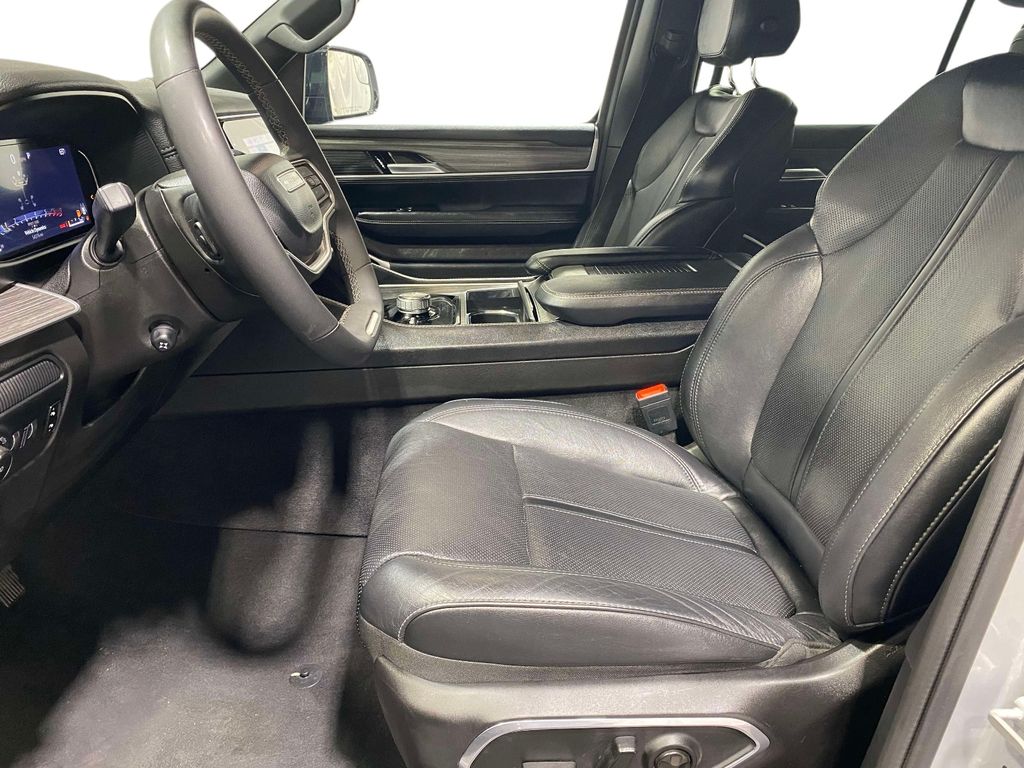 2024 Jeep Wagoneer Series II - Silver Zynith exterior view 16