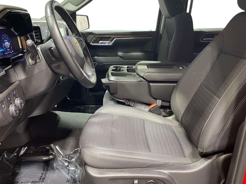 2024 Chevrolet Silverado 1500.0 - Red Hot exterior view 16