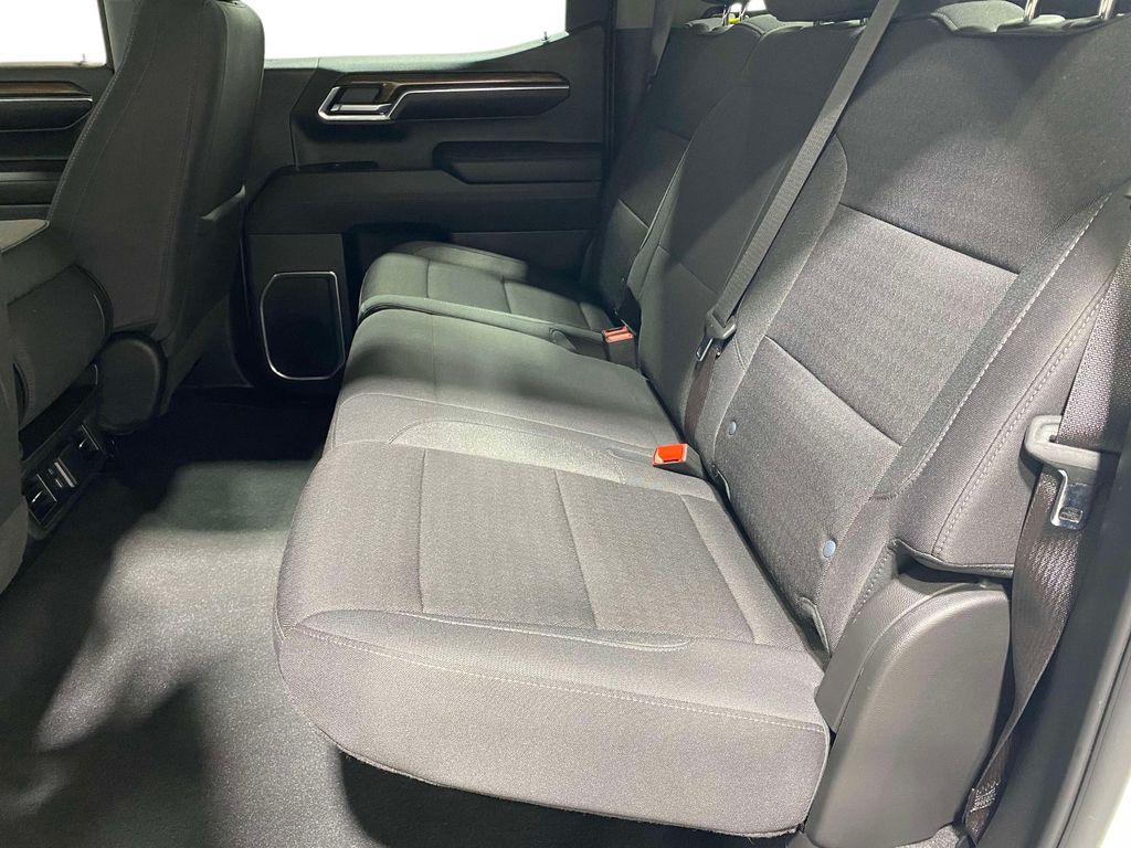 2024 Chevrolet Silverado 1500.0 - Summit White exterior view 11