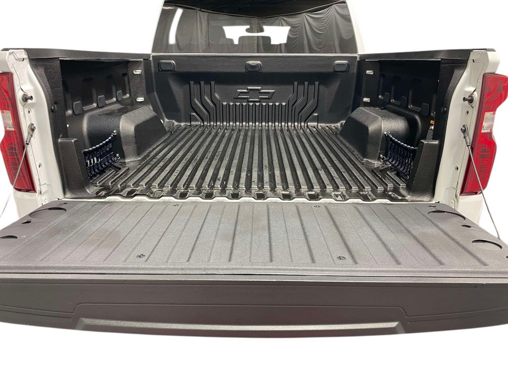 2024 Chevrolet Silverado 1500.0 - Summit White exterior view 8
