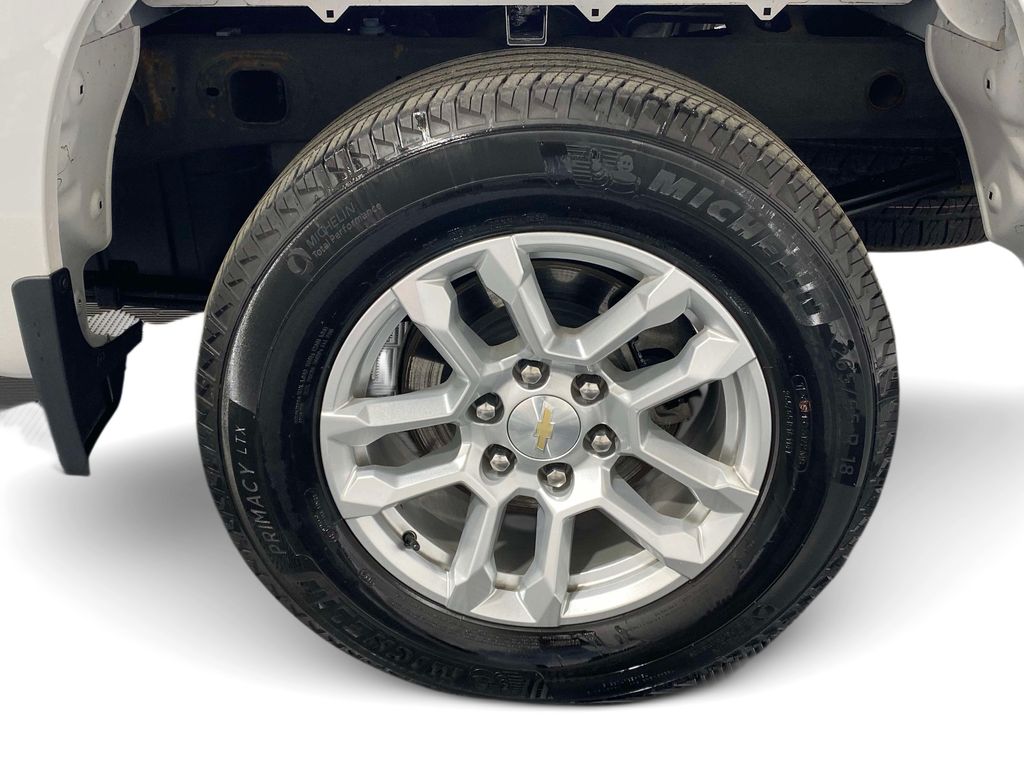 2024 Chevrolet Silverado 1500.0 - Summit White exterior view 7