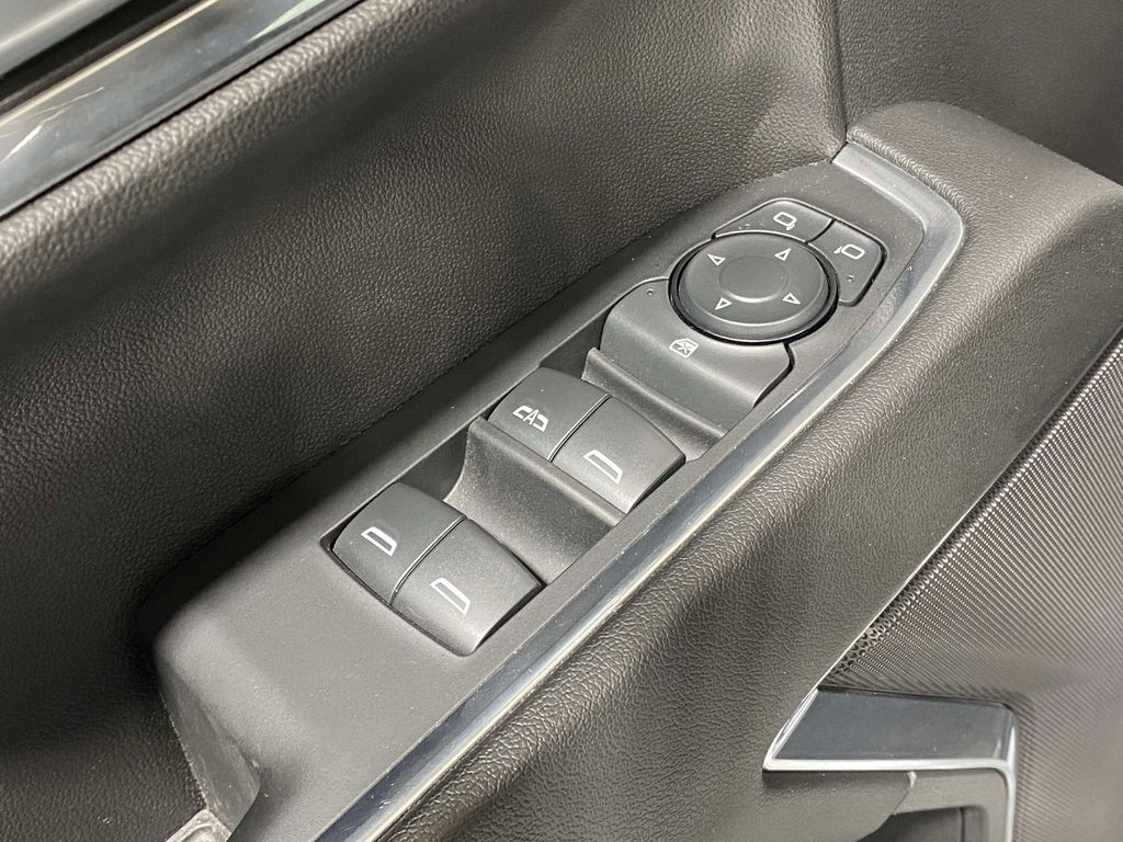 2024 Chevrolet Silverado 1500.0 - Summit White exterior view 18
