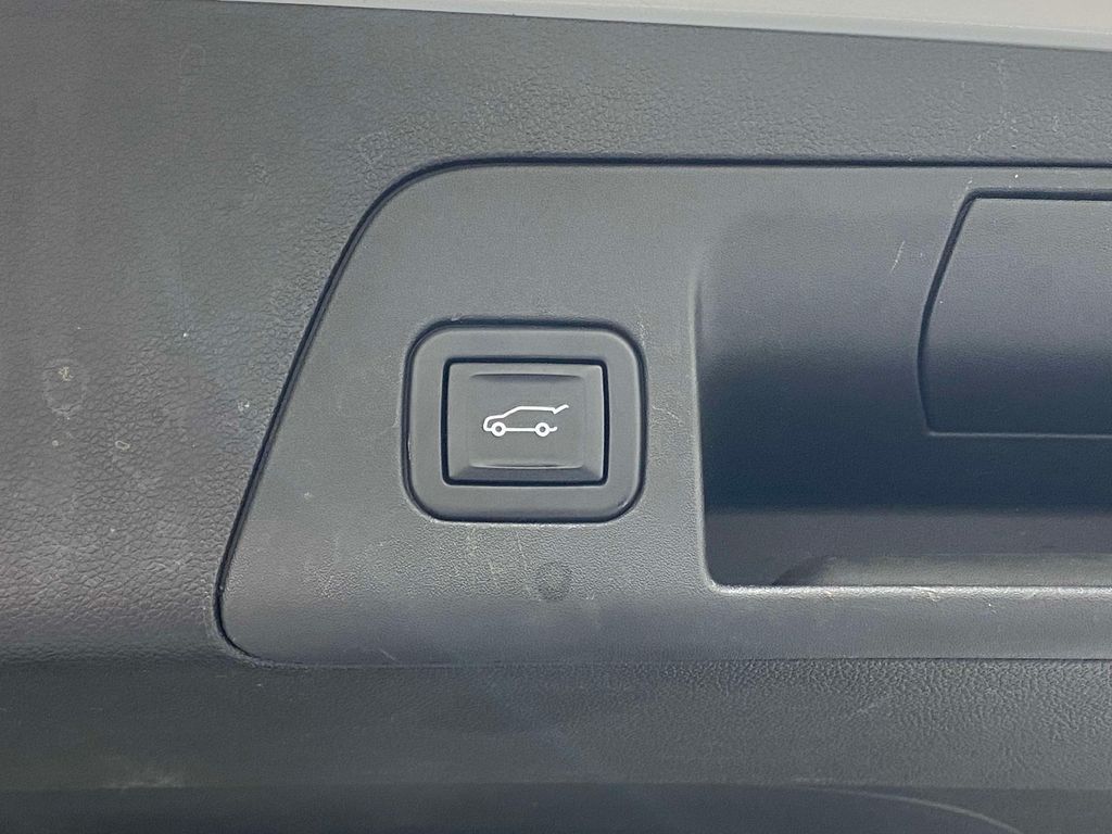 2022 Buick Envision Preferred - Summit White exterior view 10