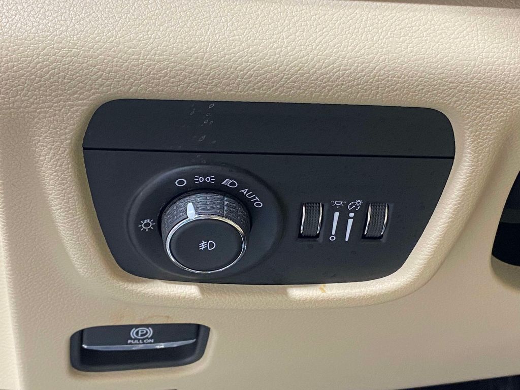 2023 Jeep Grand Cherokee Limited - Bright White Clearcoat exterior view 20