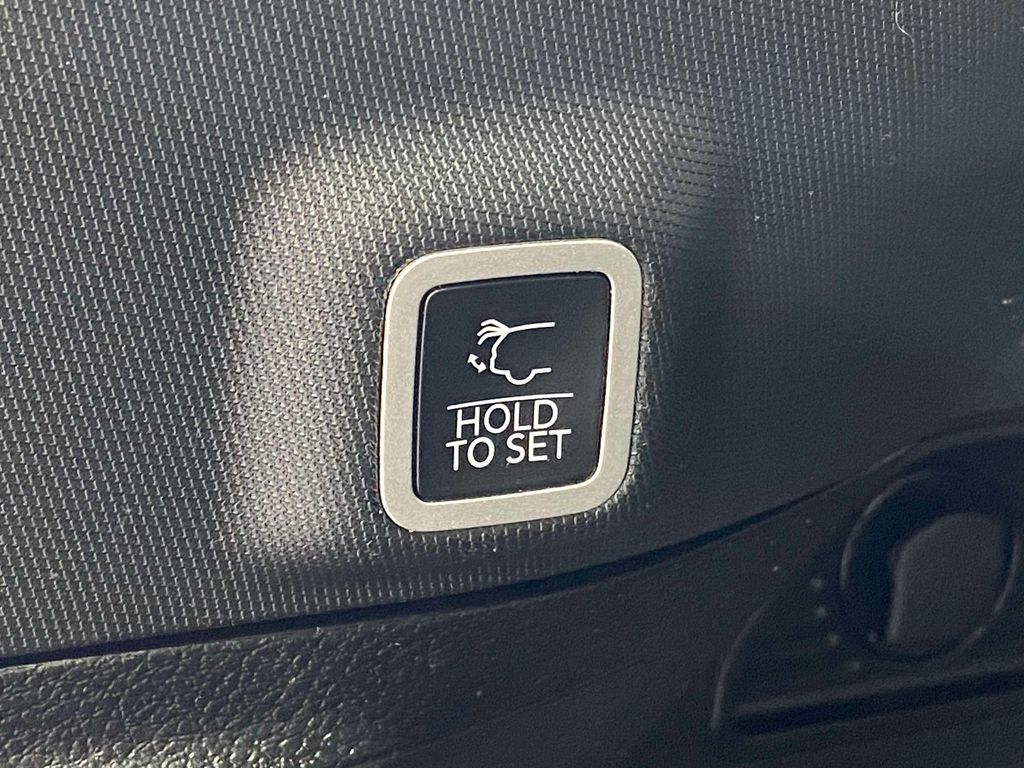 2023 Jeep Grand Cherokee Limited - Bright White Clearcoat exterior view 10
