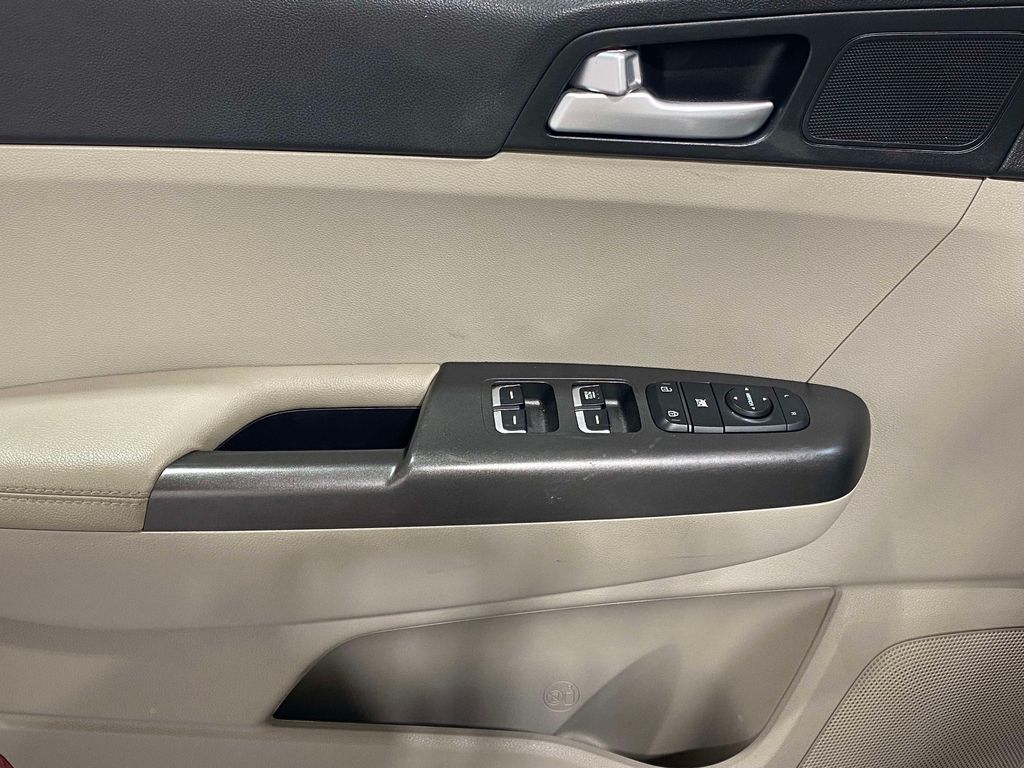 2021 Kia Sportage LX - Clear White exterior view 18