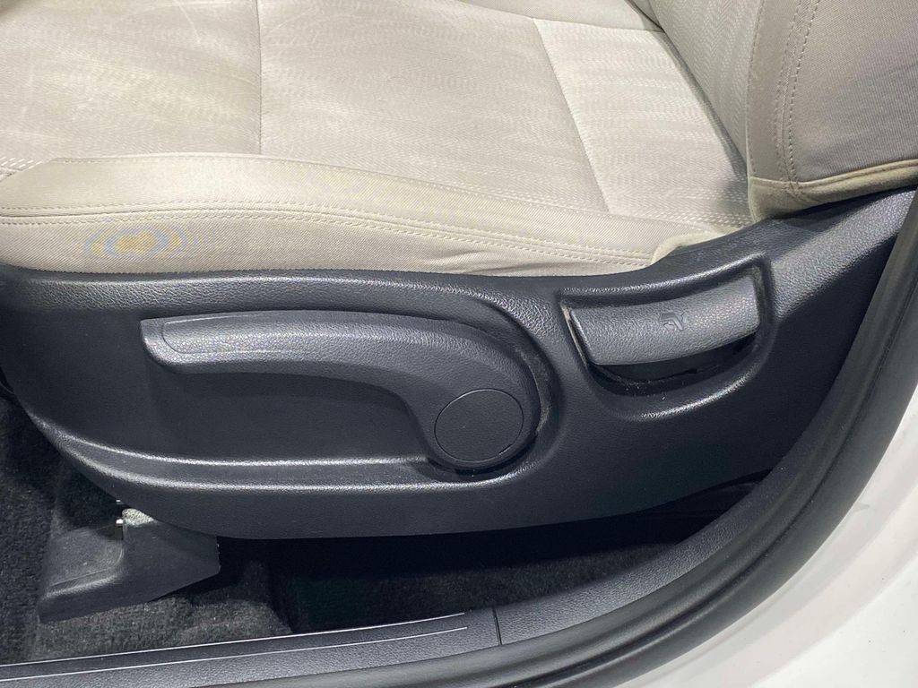 2021 Kia Sportage LX - Clear White exterior view 17