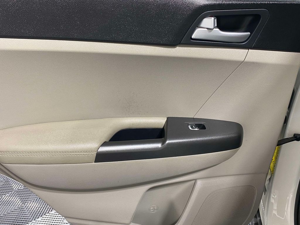 2021 Kia Sportage LX - Clear White exterior view 14