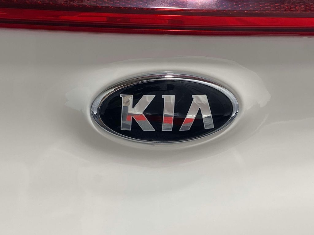 2021 Kia Sportage LX - Clear White exterior view 9