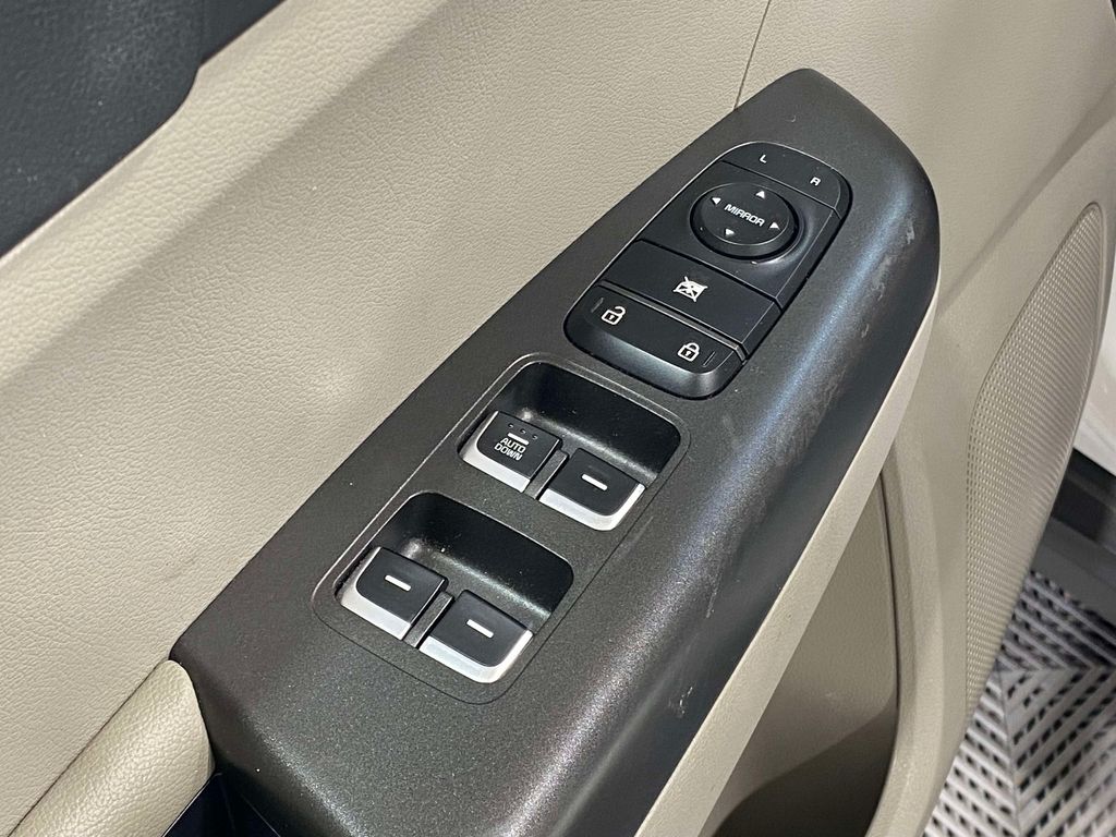 2021 Kia Sportage LX - Clear White exterior view 19