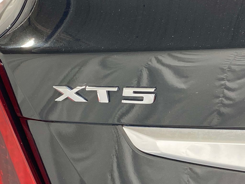 2021 Cadillac XT5 AWD Premium Luxury - Stellar Black Metallic exterior view 8