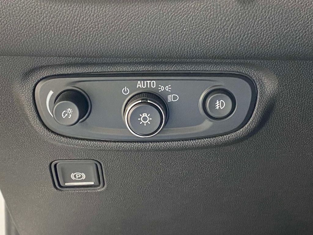 2024 GMC Terrain SLT - Summit White exterior view 20