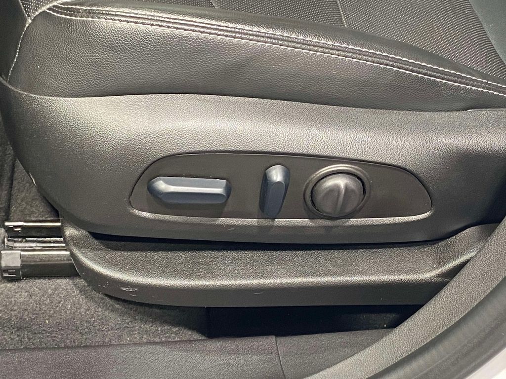 2024 GMC Terrain SLT - Summit White exterior view 17