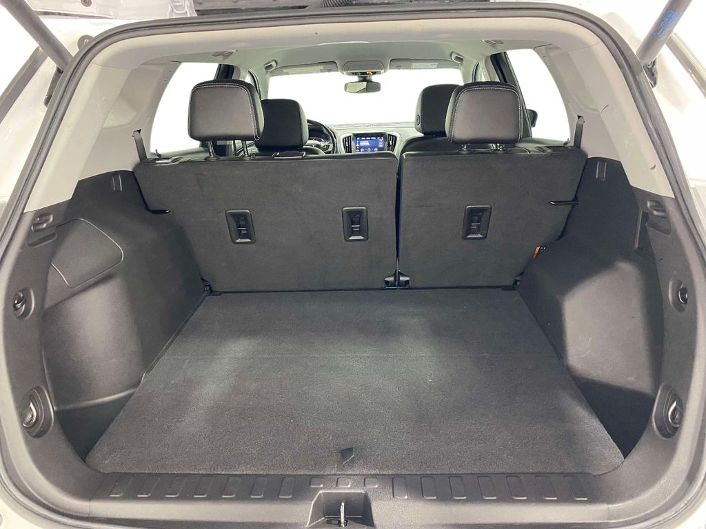 2024 GMC Terrain SLT - Summit White exterior view 9