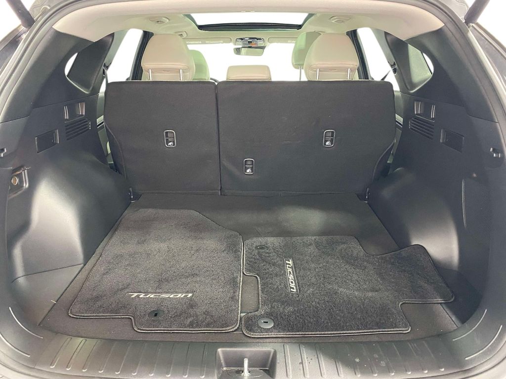 2024 Hyundai Tucson Hybrid Limited - Black Pearl exterior view 9