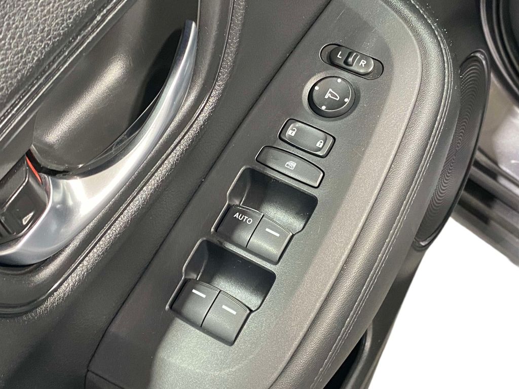 2025 Honda HR-V LX - null exterior view 18