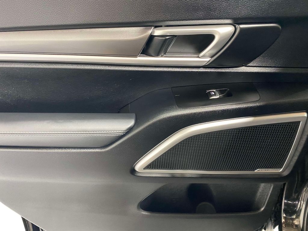 2024 Kia Telluride LX - EBONY BLACK exterior view 17