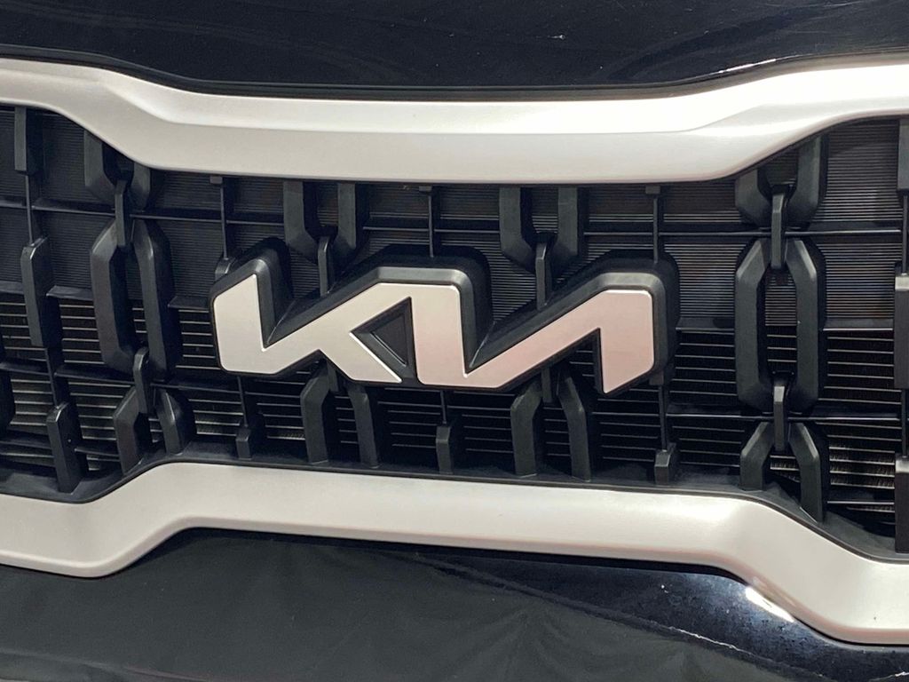 2024 Kia Telluride LX - EBONY BLACK exterior view 8