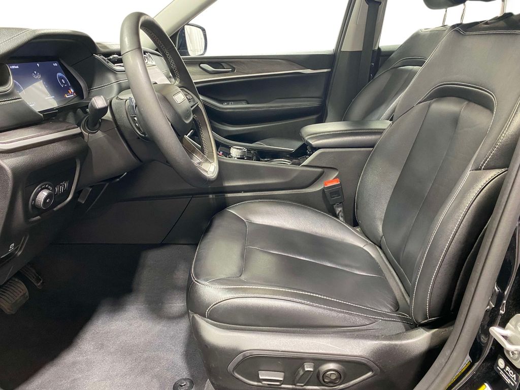 2023 Jeep Grand Cherokee L Limited - Diamond Black Crystal Pearlcoat exterior view 18