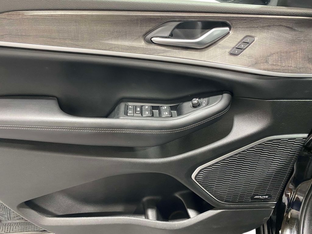 2023 Jeep Grand Cherokee L Limited - Diamond Black Crystal Pearlcoat exterior view 20