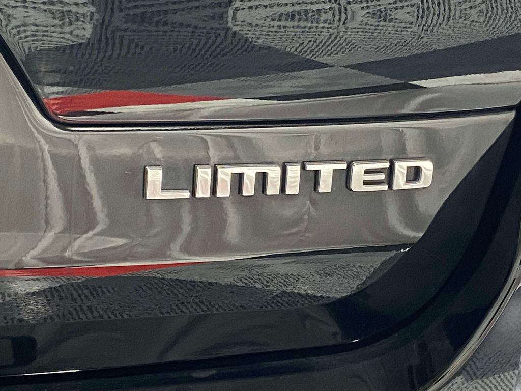 2023 Jeep Grand Cherokee L Limited - Diamond Black Crystal Pearlcoat exterior view 9