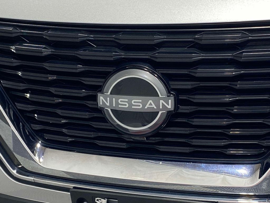 2023 Nissan Rogue SV - Brilliant Silver Metallic exterior view 8