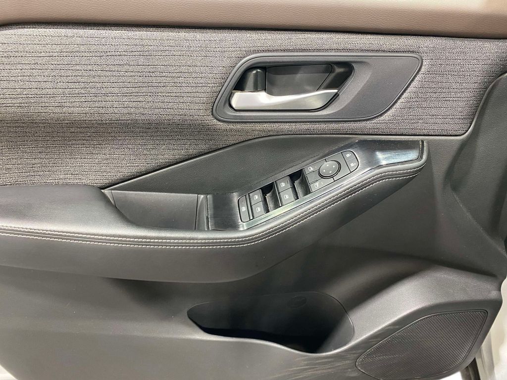2023 Nissan Rogue SV - Brilliant Silver Metallic exterior view 20