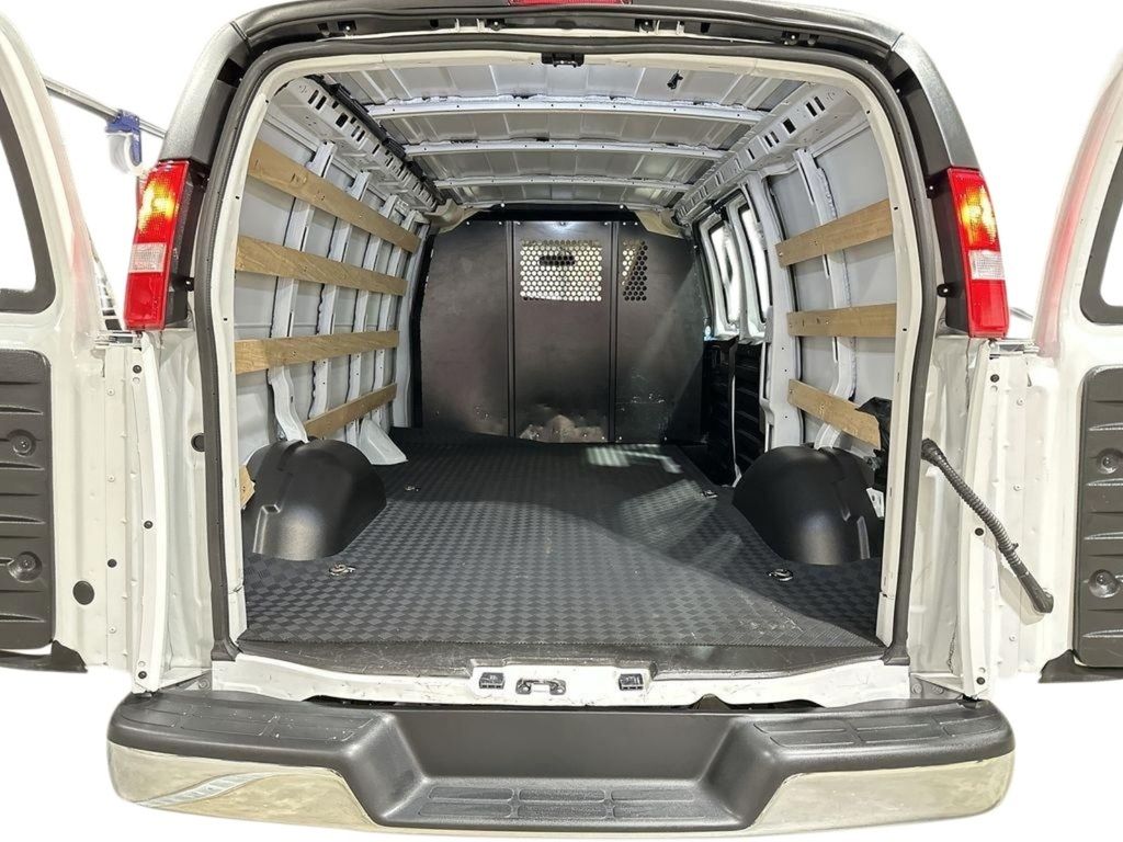 2024 GMC Savana 2500.0 - Summit White exterior view 19