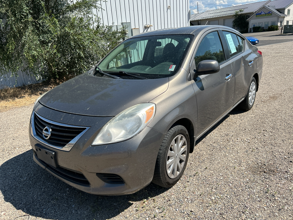 2012 Nissan Versa SV