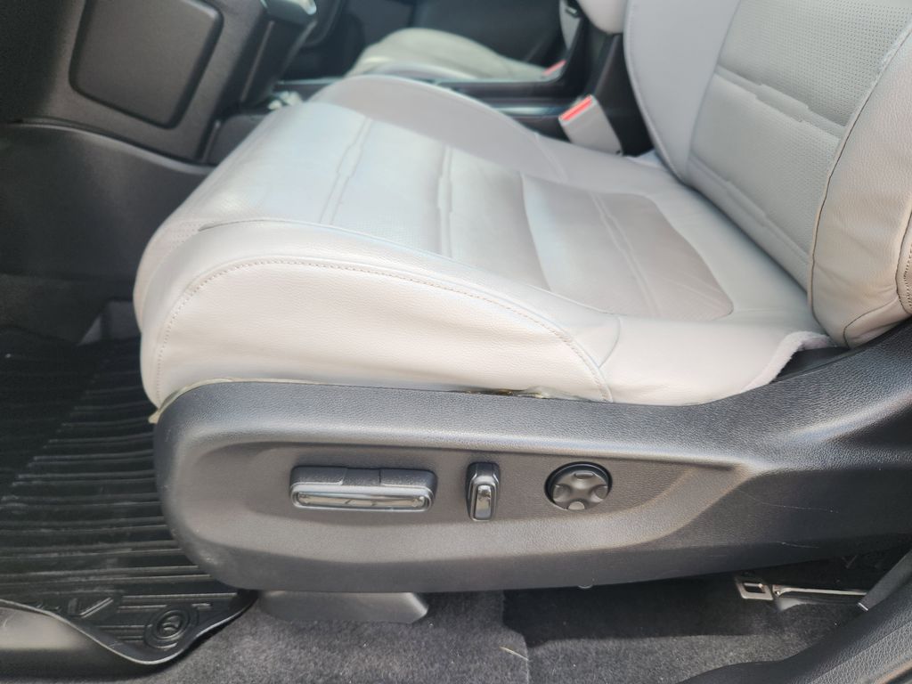 Used 2019 Lunar Silver Metallic Honda EX-L image 11