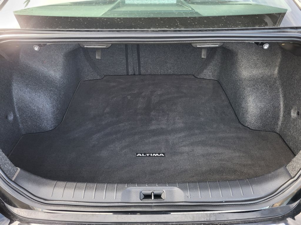 Used 2022 Super Black Nissan 2.5 SV image 21