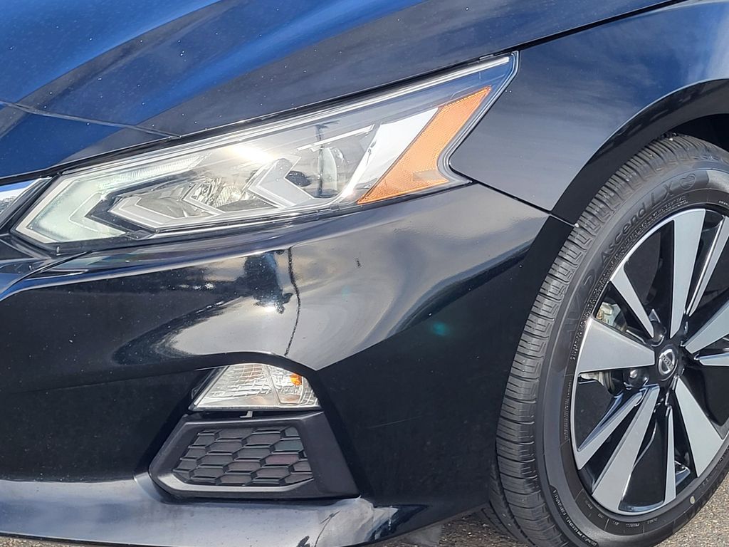 Used 2022 Super Black Nissan 2.5 SV image 5