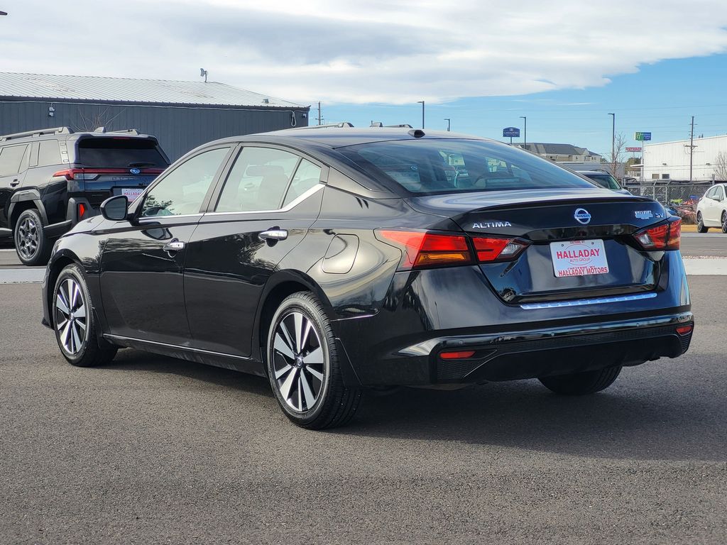 Used 2022 Super Black Nissan 2.5 SV image 4