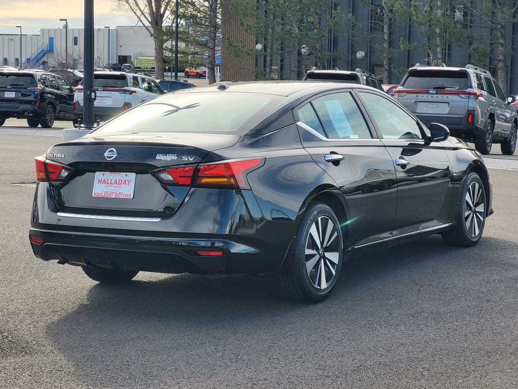 Used 2022 Super Black Nissan 2.5 SV image 3