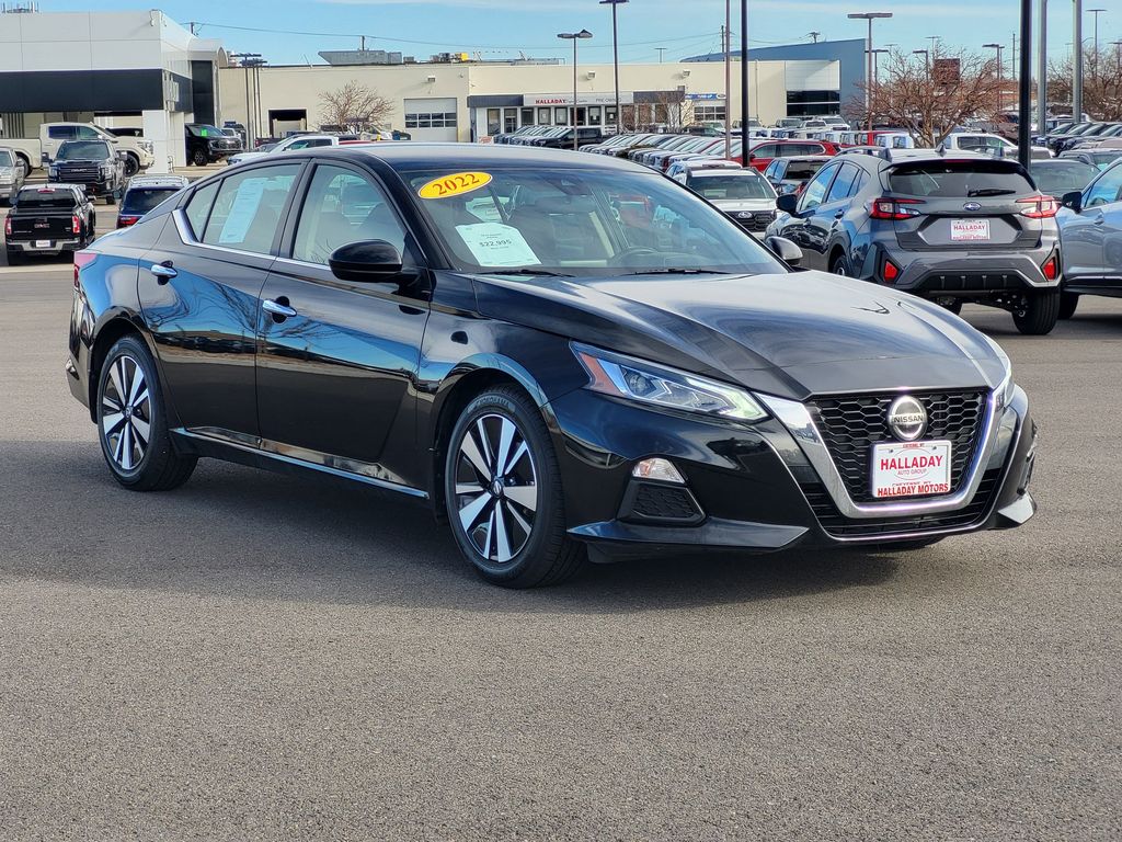 Used 2022 Super Black Nissan 2.5 SV image 2