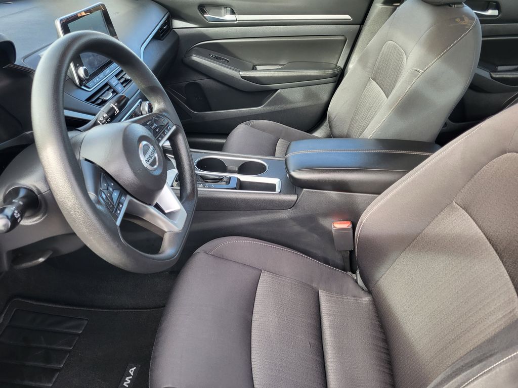 Used 2022 Super Black Nissan 2.5 SV image 9