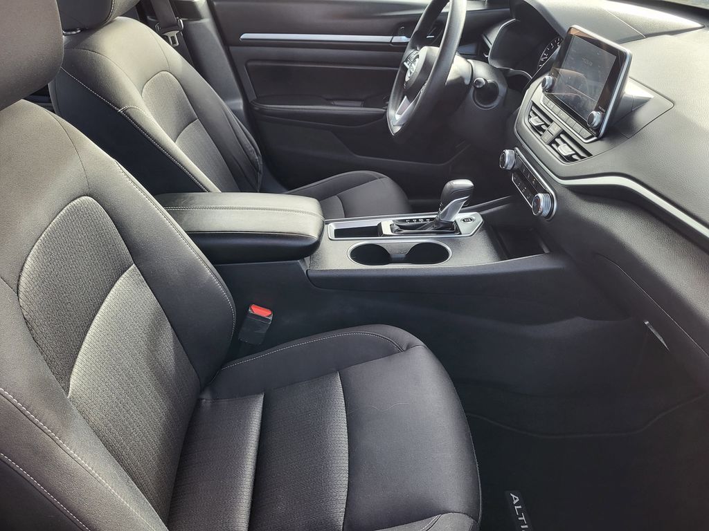 Used 2022 Super Black Nissan 2.5 SV image 10