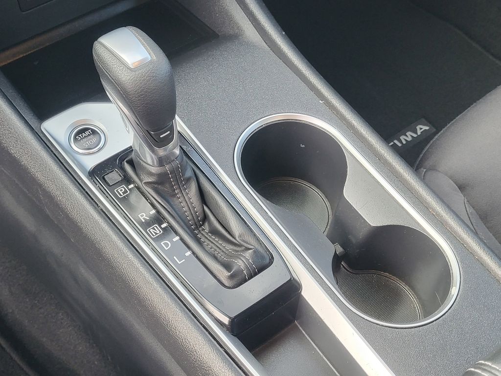 Used 2022 Super Black Nissan 2.5 SV image 18