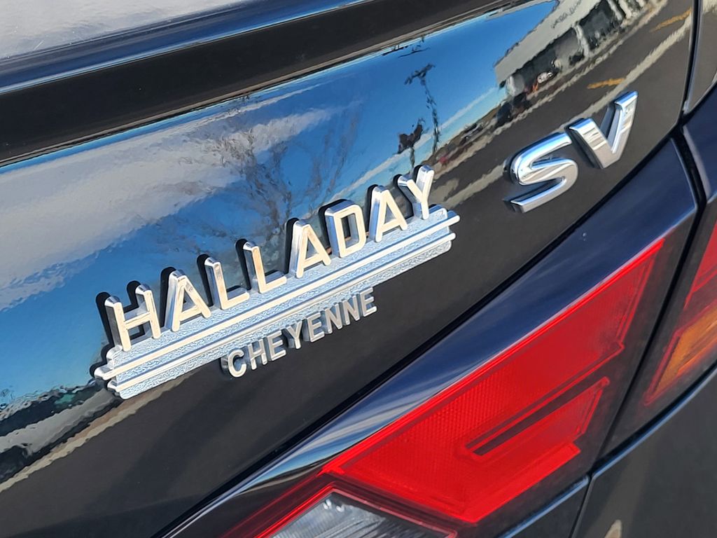 Used 2022 Super Black Nissan 2.5 SV image 8