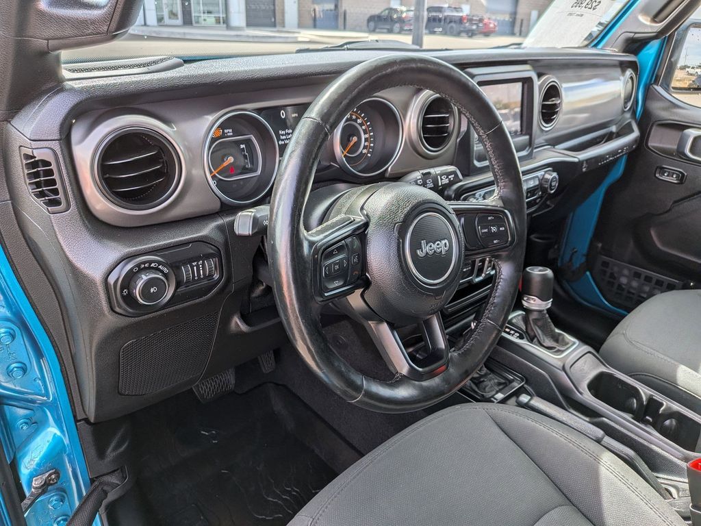 Used 2020 Bikini Pearlcoat Jeep Willys image 10