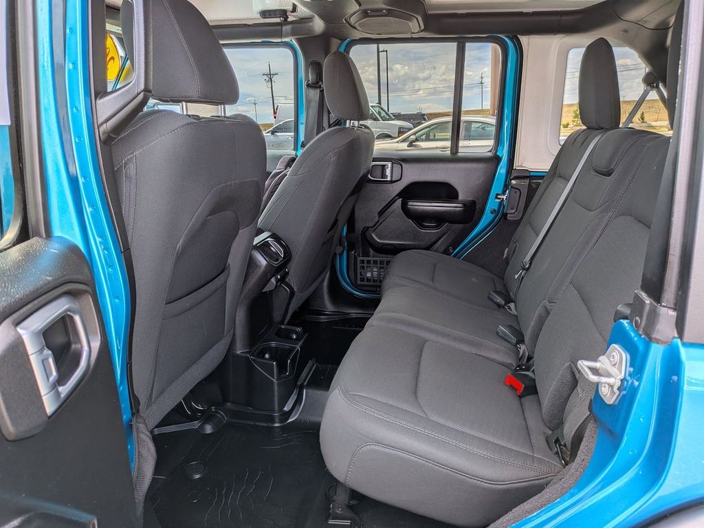 Used 2020 Bikini Pearlcoat Jeep Willys image 18