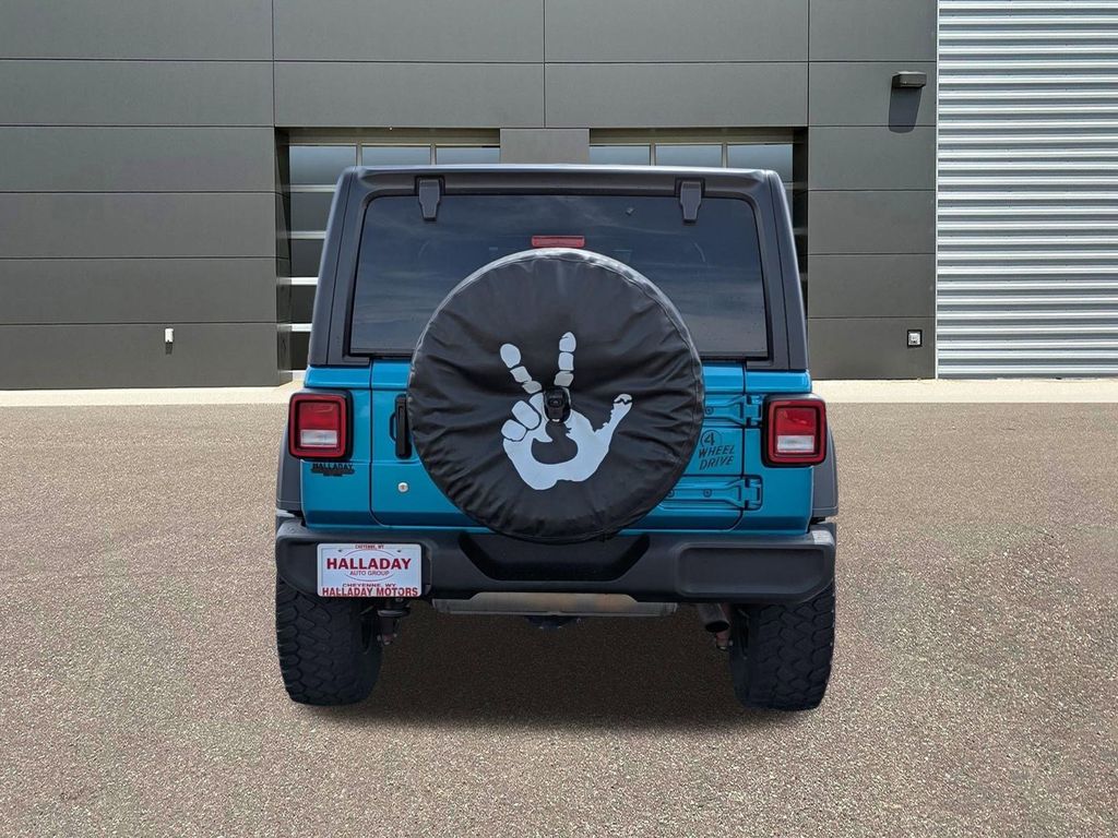 Used 2020 Bikini Pearlcoat Jeep Willys image 7